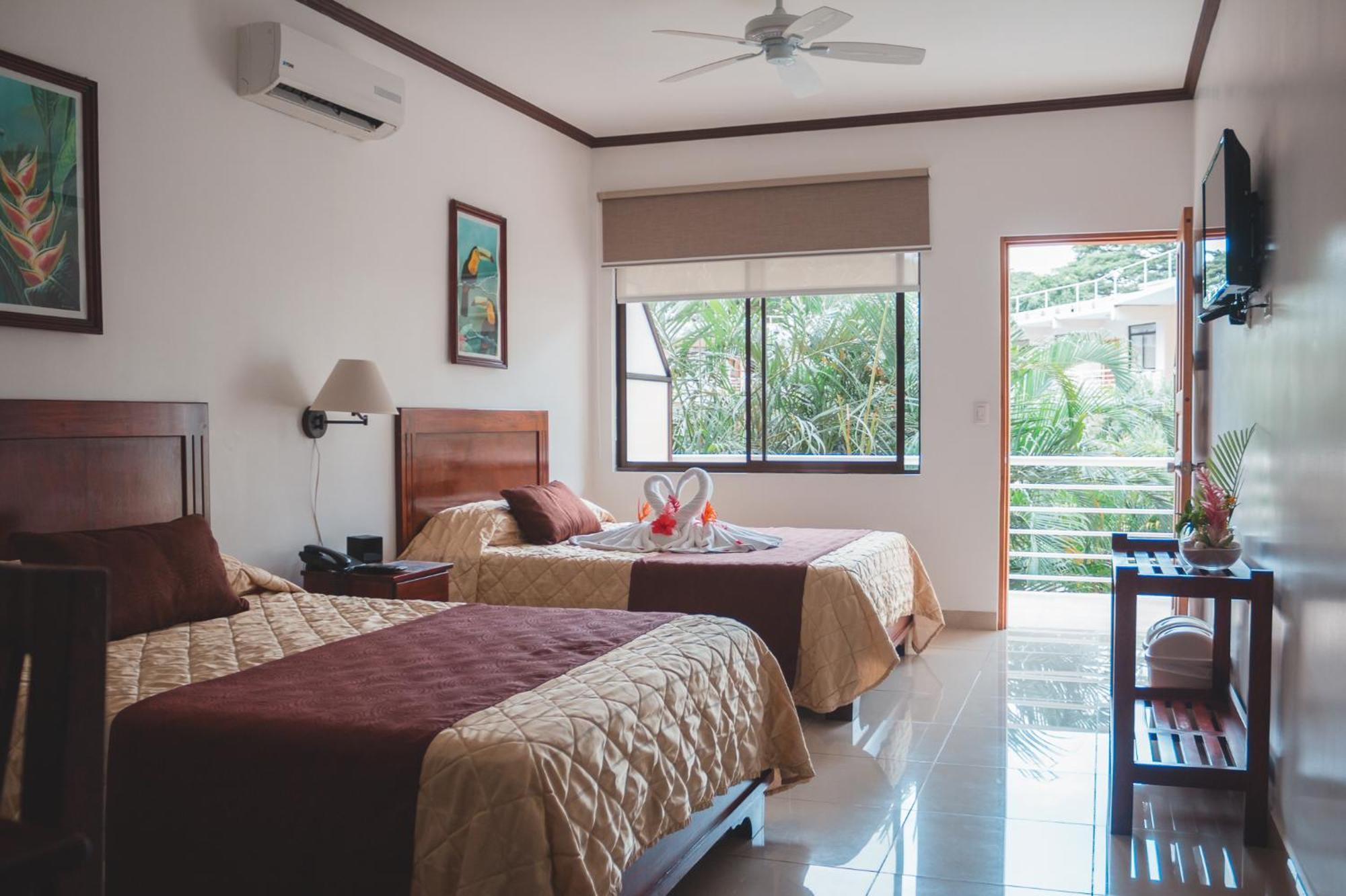 Hotel Arenas En Punta Leona Playa Agujas Luaran gambar