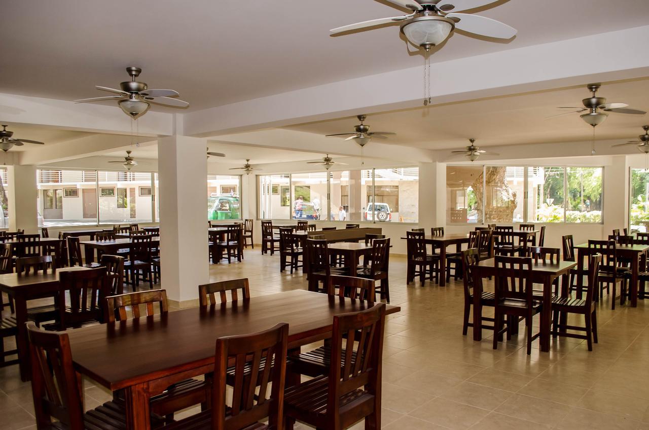 Hotel Arenas En Punta Leona Playa Agujas Luaran gambar